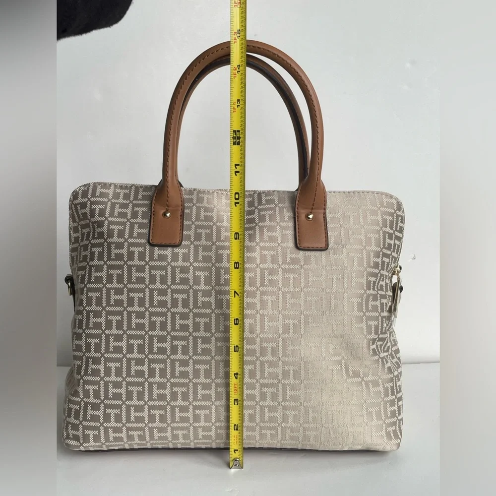 Tommy Hilfiger Beige Signature Logo Handbag Purse Satchel w Crossbody Strap